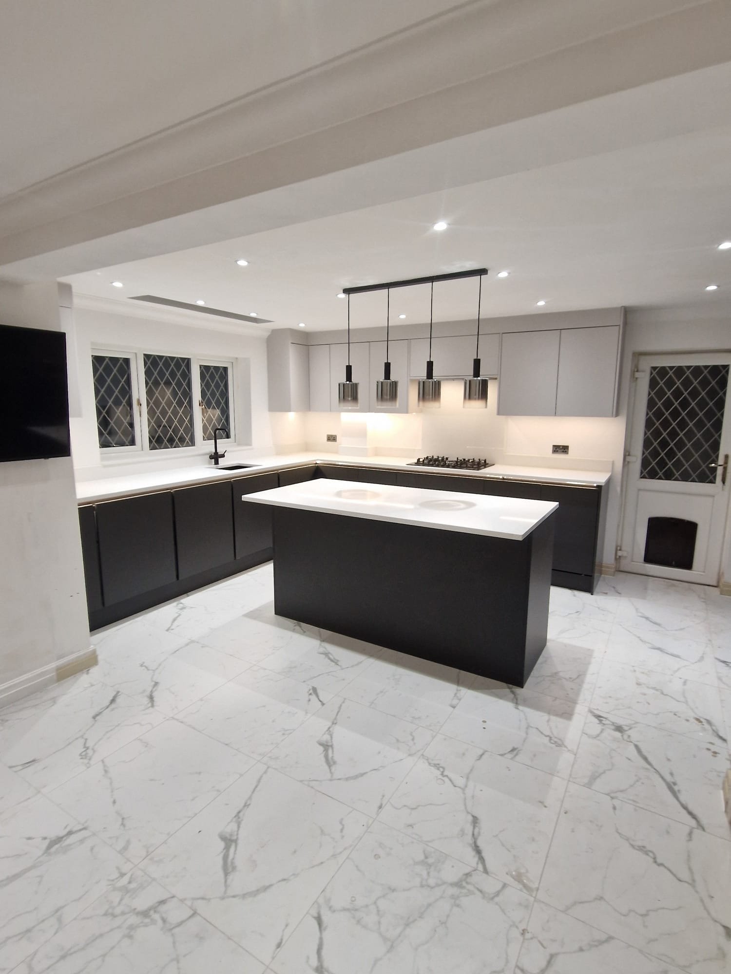 Contemporary Grey Kitchen with a Large Central Island – Didsbury Kitchen Design Ideas
