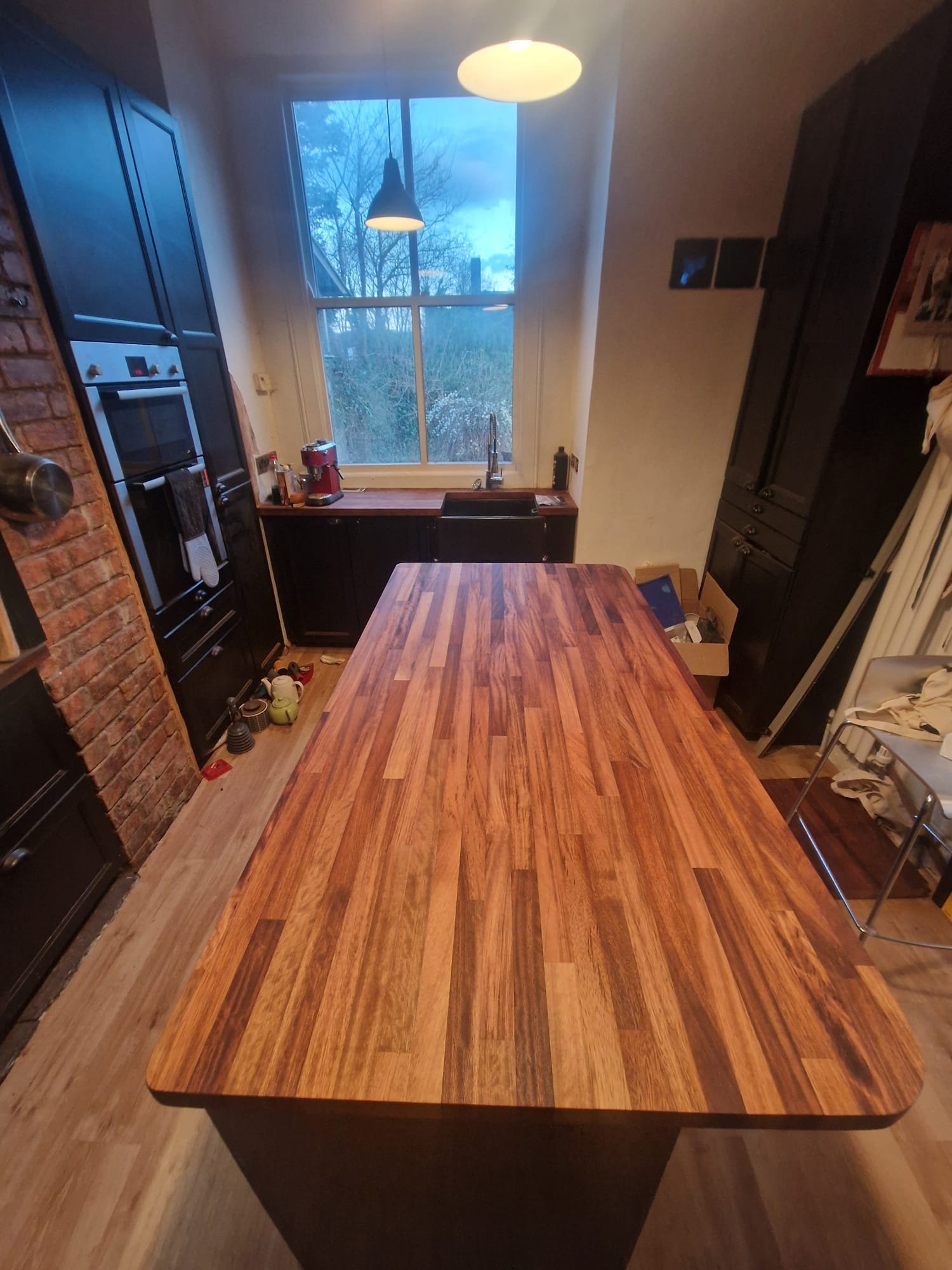 Dark Kitchen Cabinetry with a Warm Timber Island Worktop – Chorlton Kitchen Design Ideas